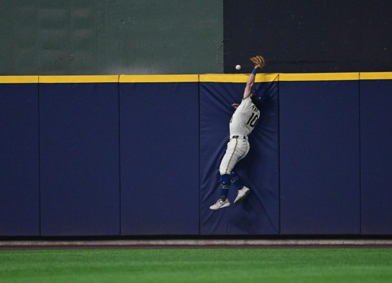 Watch: Brewers pull off of the weirdest double plays you’ll ever see